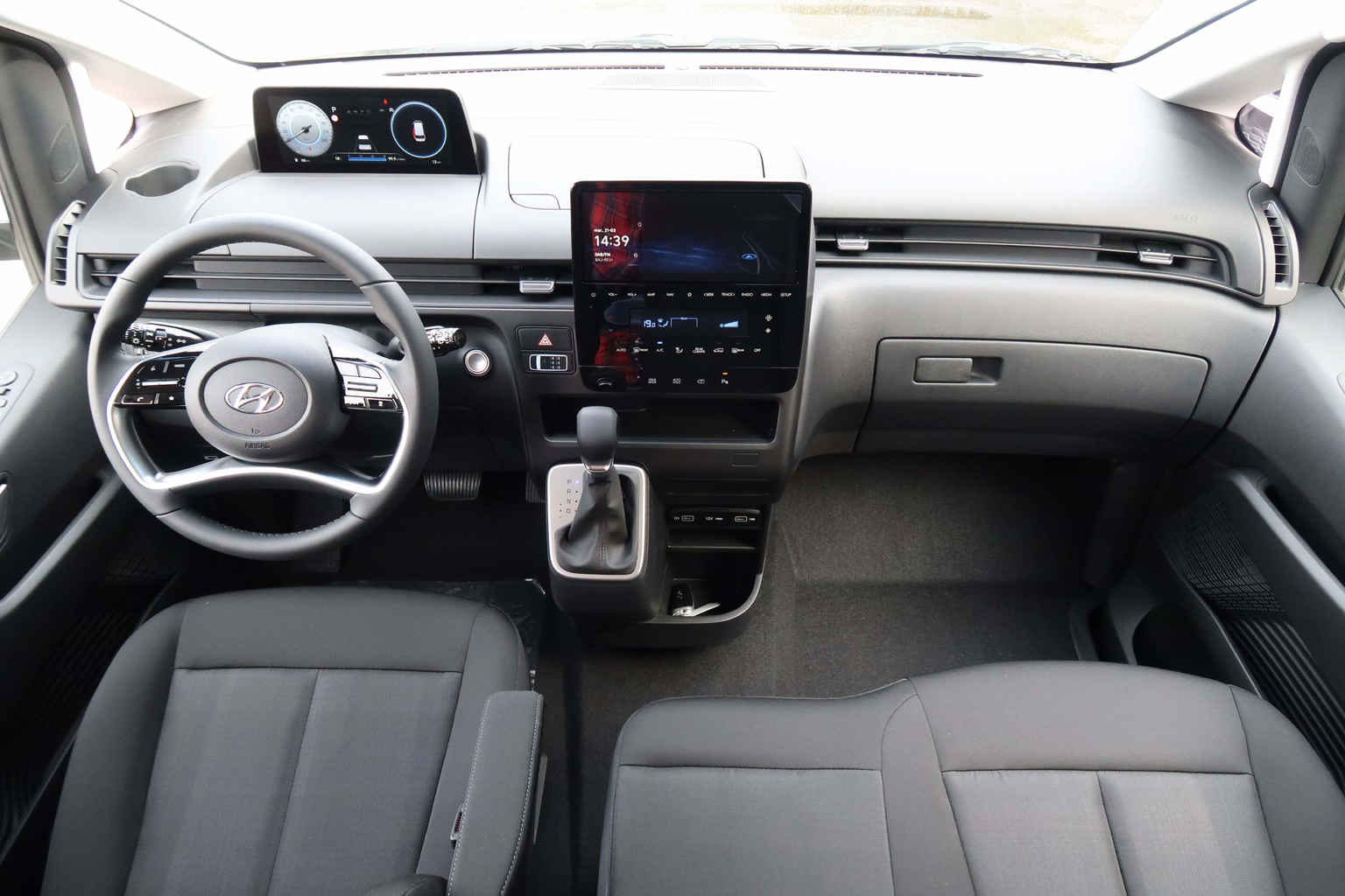 HYUNDAI Staria Wagon 2.2 CRDI Amplia 4WD Auto. 9pl.