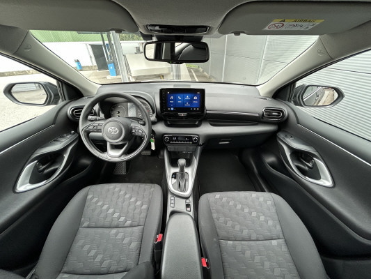 TOYOTA Yaris 1.5 Comfort e-CVT