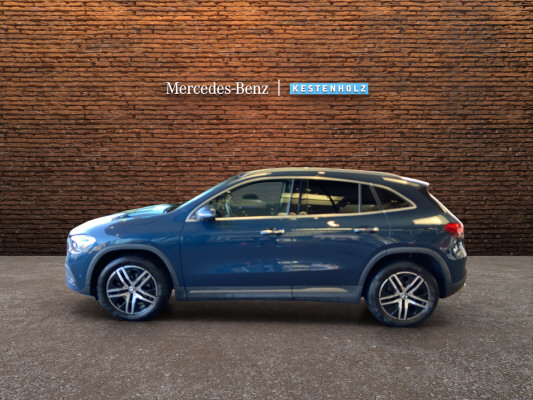 MERCEDES-BENZ GLA 180 Progressive 7G-D