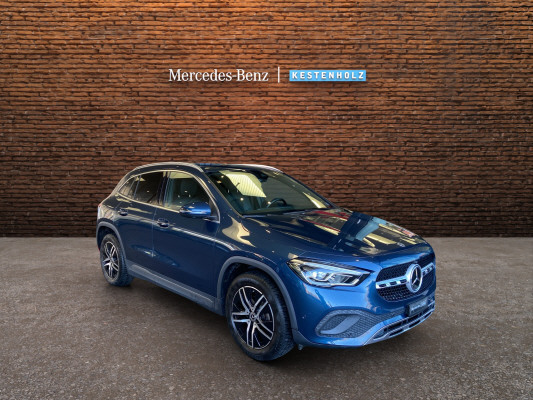 MERCEDES-BENZ GLA 180 Progressive 7G-D