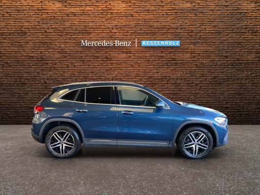 MERCEDES-BENZ GLA 180 Progressive 7G-D