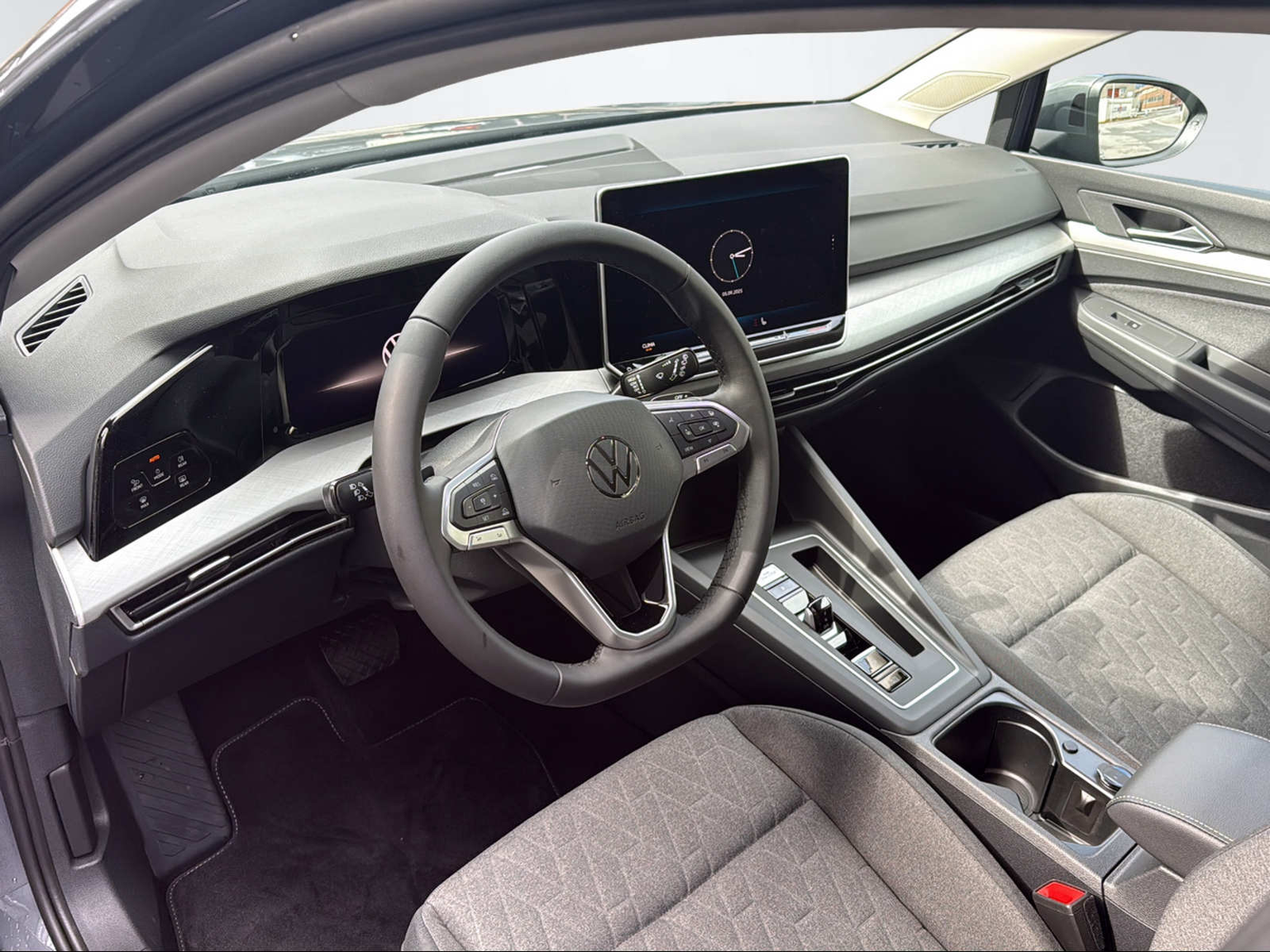 VW Golf VIII Variant 1.5 eTSI Life DSG