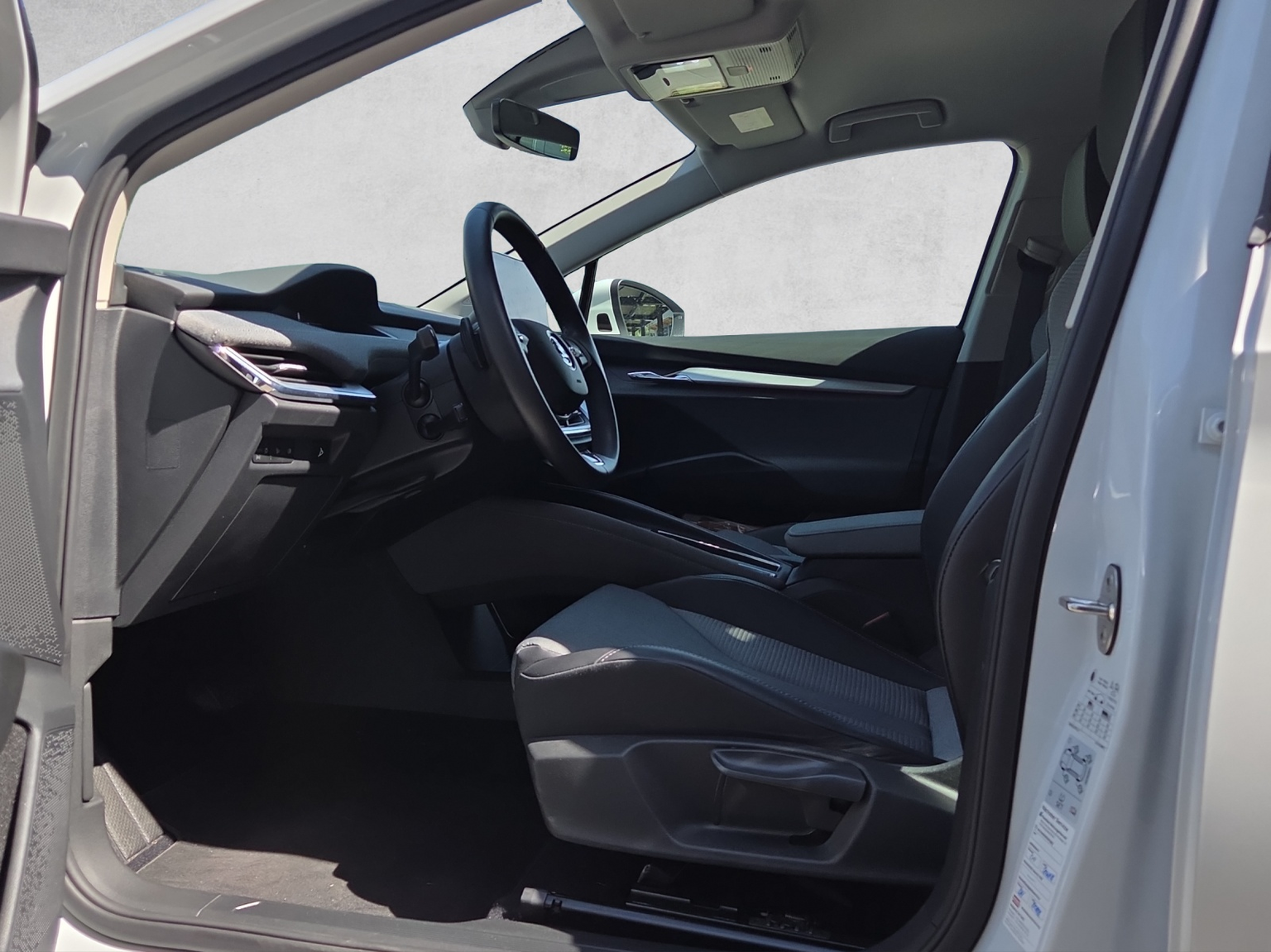 SKODA Enyaq iV 60 // gepflegtes Fahrzeug 8-fach bereift, im Kundenauftrag zu verkaufen