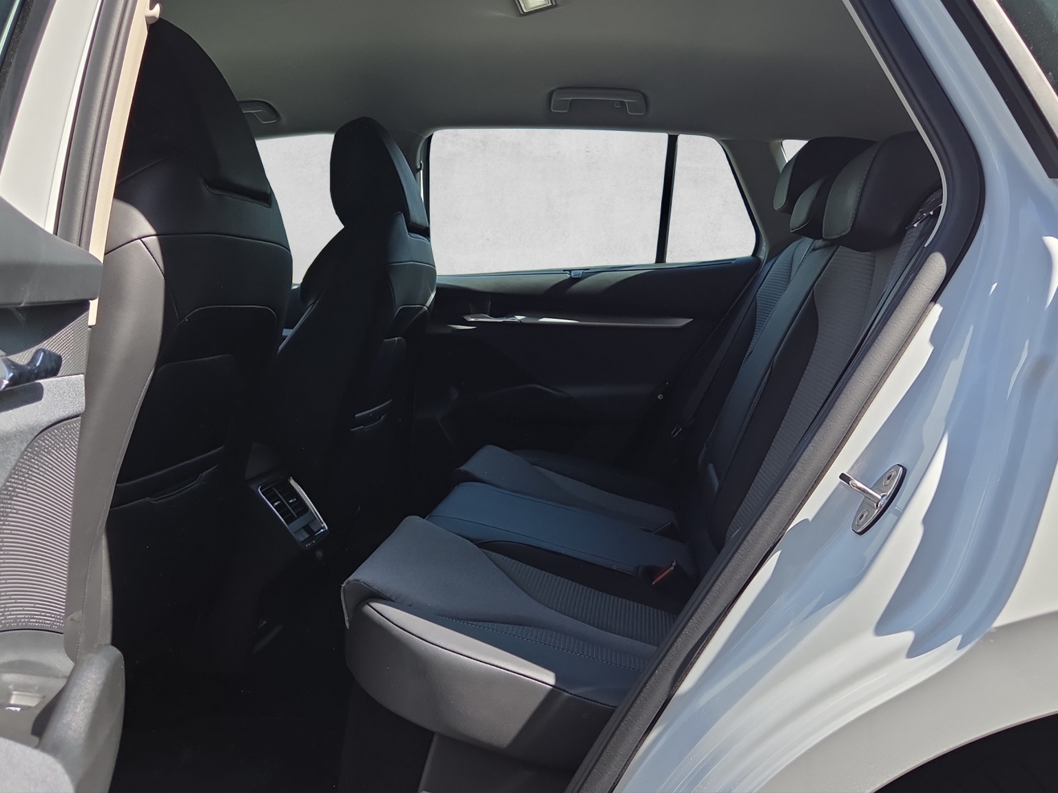 SKODA Enyaq iV 60 // gepflegtes Fahrzeug 8-fach bereift, im Kundenauftrag zu verkaufen