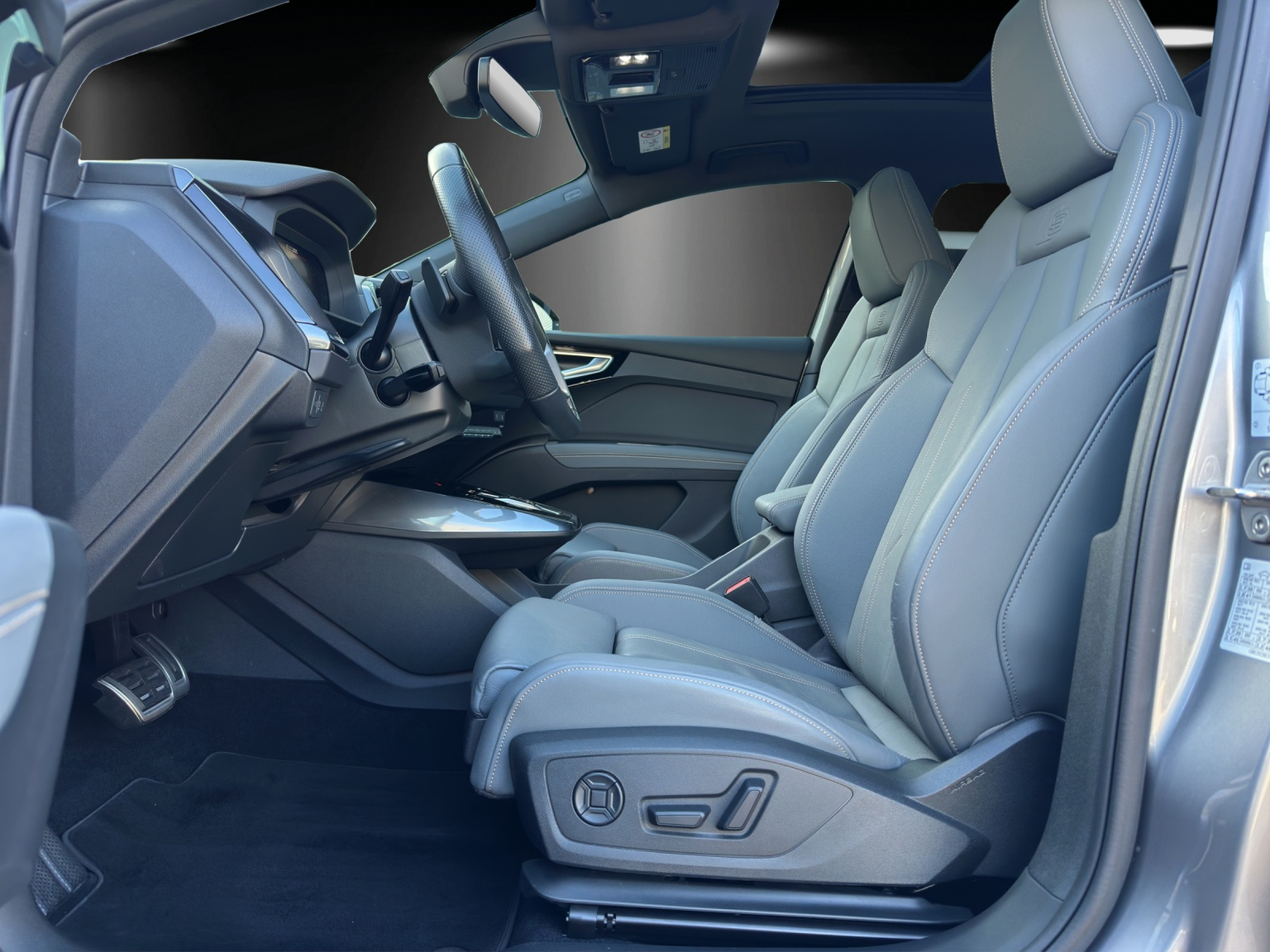 AUDI Q4 e-tron 50 quattro