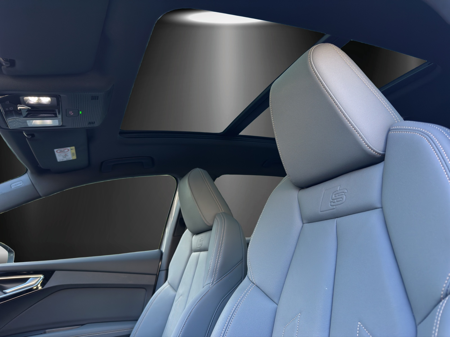 AUDI Q4 e-tron 50 quattro
