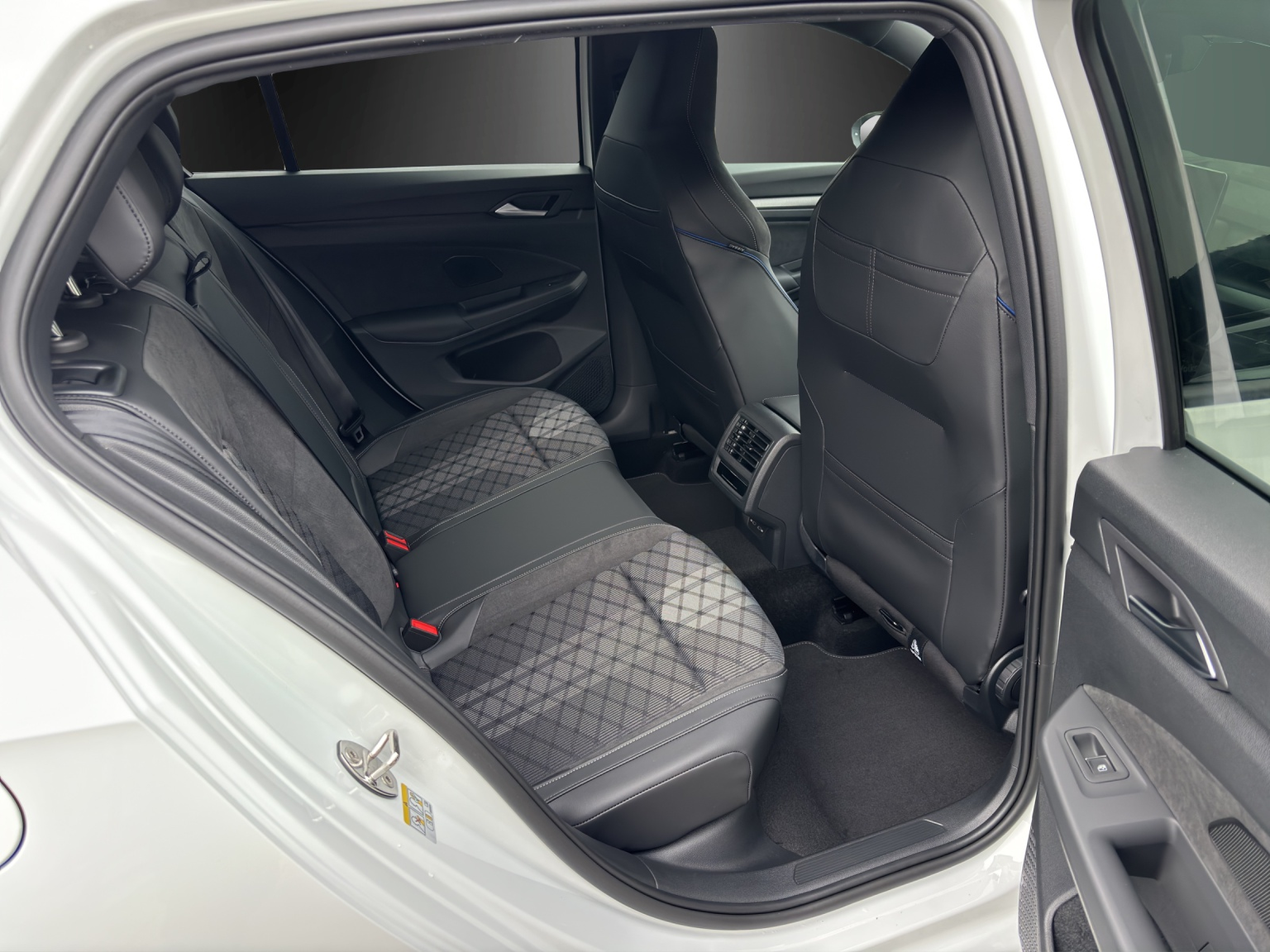 VW Golf 1.5 e TSI mHEV R-Line DSG