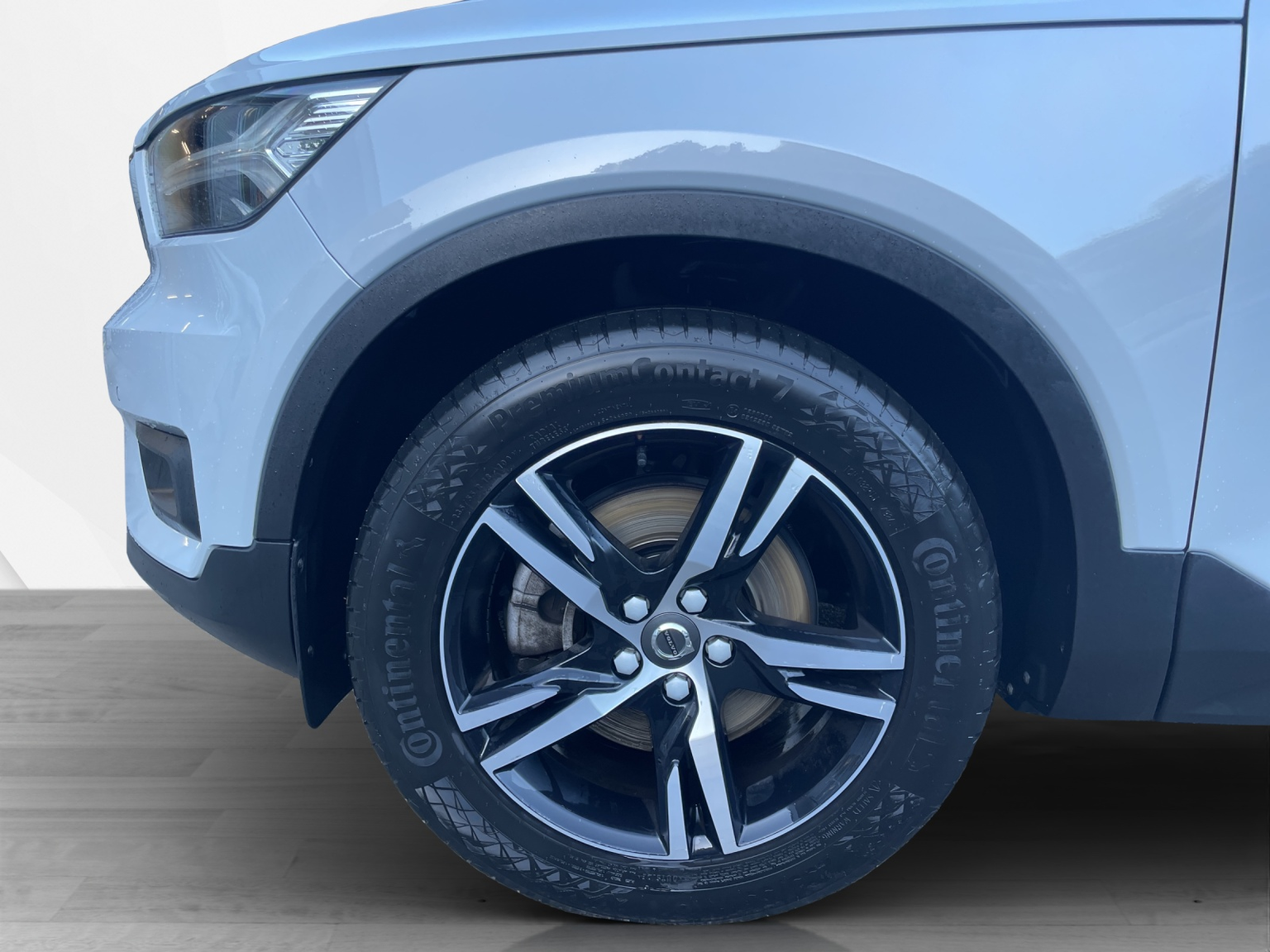 VOLVO XC40 2.0 B4 MH Momentum AWD