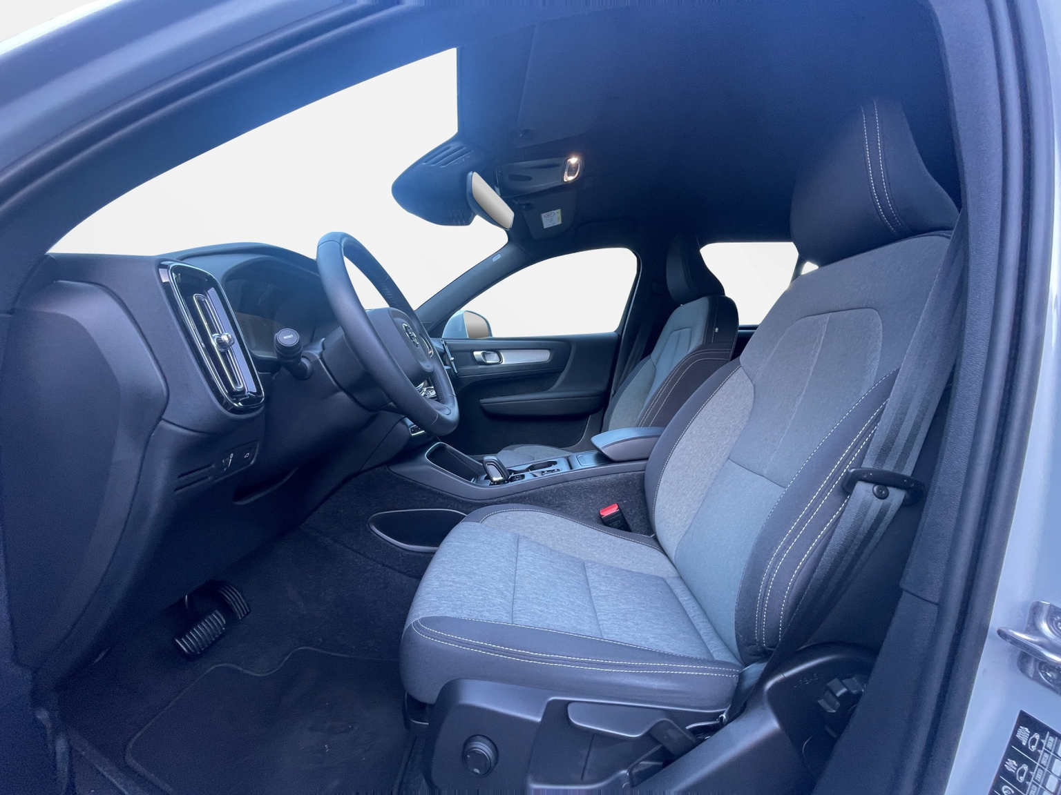 VOLVO XC40 2.0 B4 MH Momentum AWD