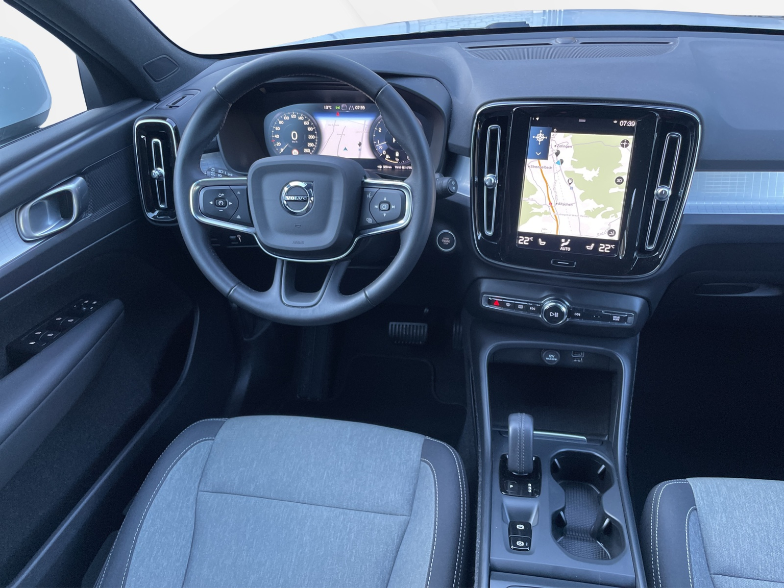VOLVO XC40 2.0 B4 MH Momentum AWD