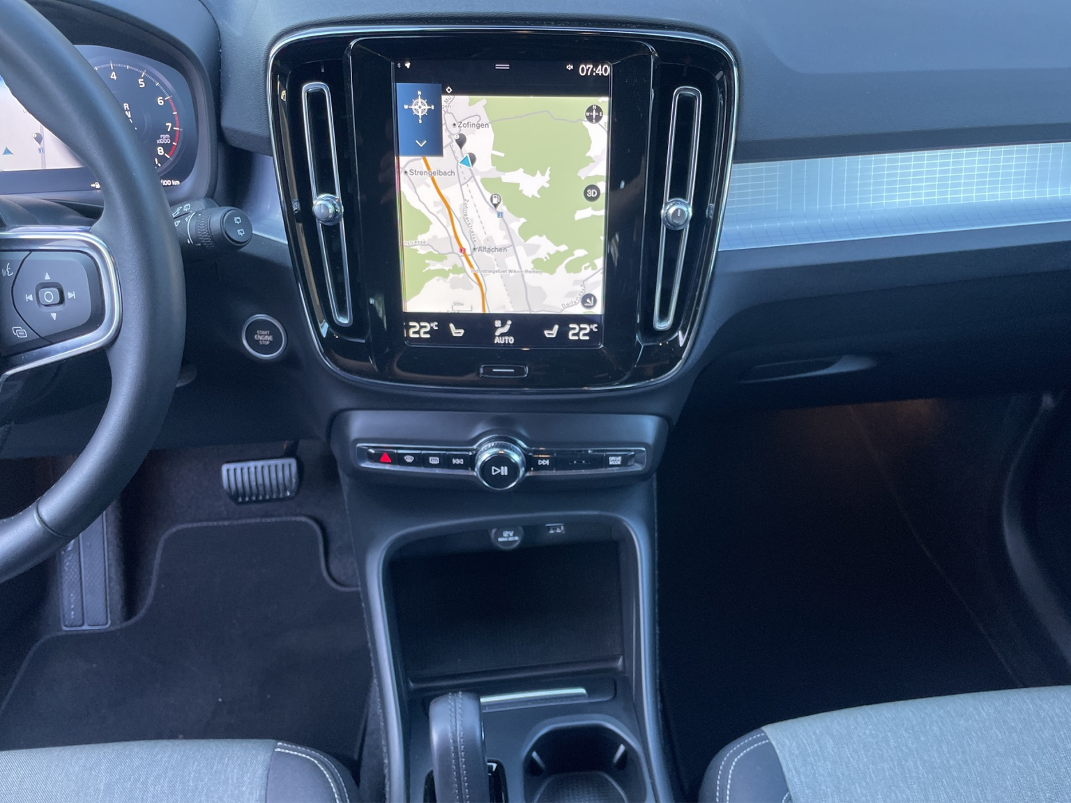 VOLVO XC40 2.0 B4 MH Momentum AWD