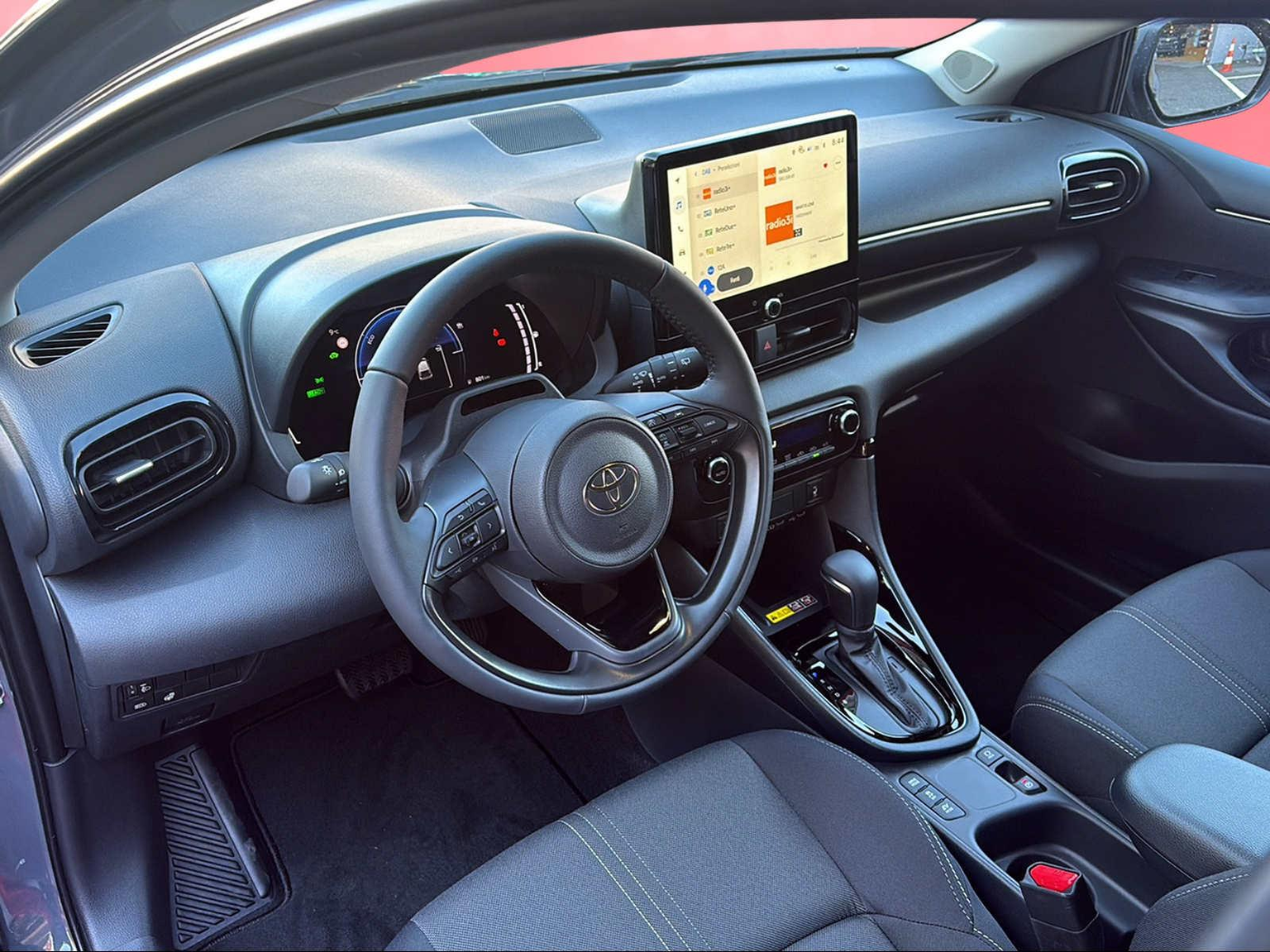 TOYOTA Yaris 1.5 VVT-i HSD Trend