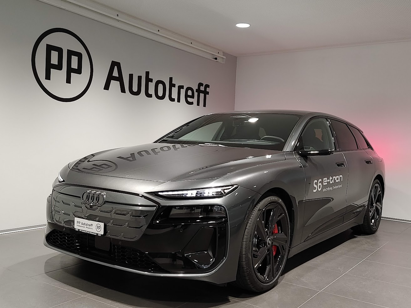 AUDI S6 Avant e-tron quattro