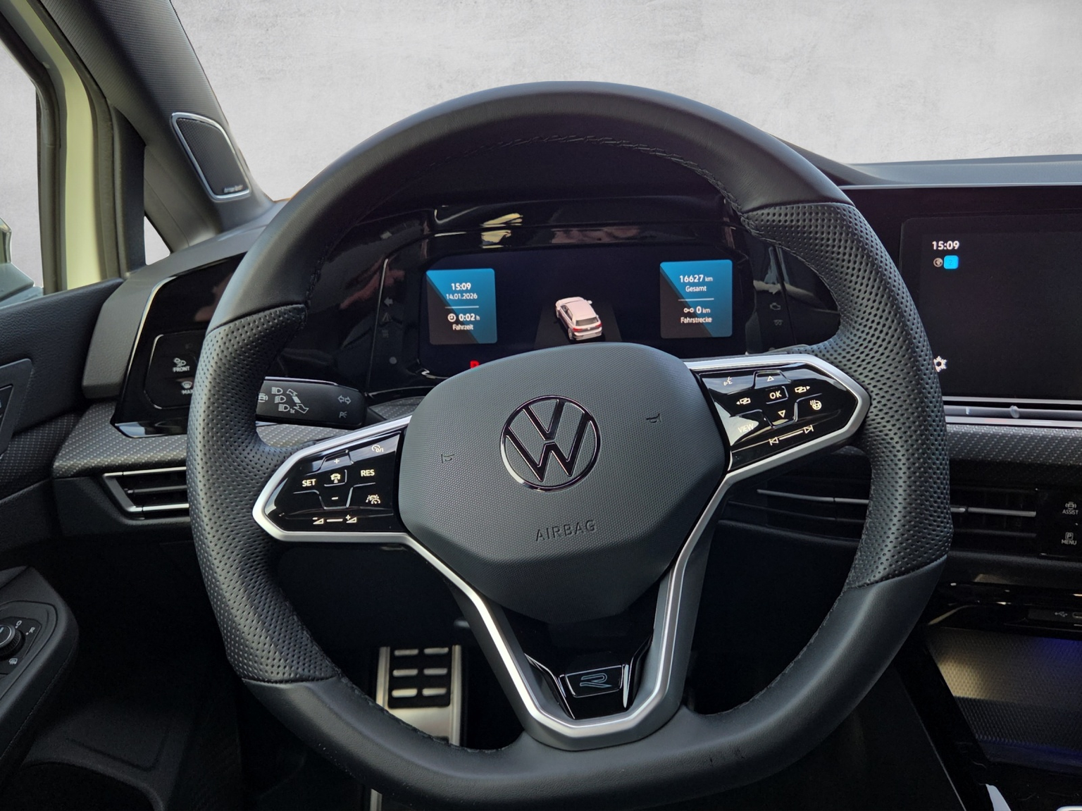 VW Golf 1.5 eTSI mHEV ACT R-Line 75 Edition DSG