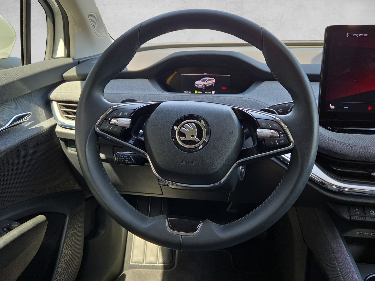 SKODA Enyaq iV 60 // gepflegtes Fahrzeug 8-fach bereift, im Kundenauftrag zu verkaufen