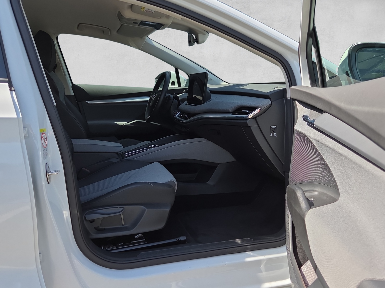 SKODA Enyaq iV 60 // gepflegtes Fahrzeug 8-fach bereift, im Kundenauftrag zu verkaufen