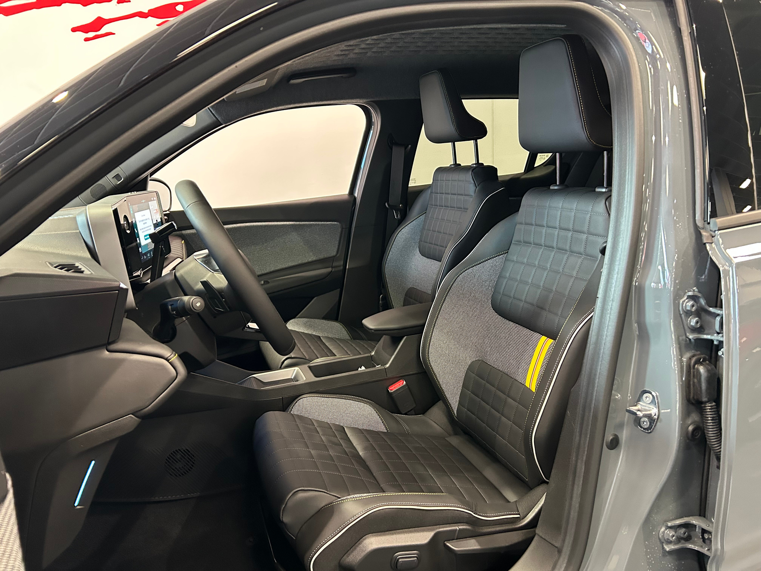 RENAULT R4 E-Tech Comfort Range 52 kWh Iconic