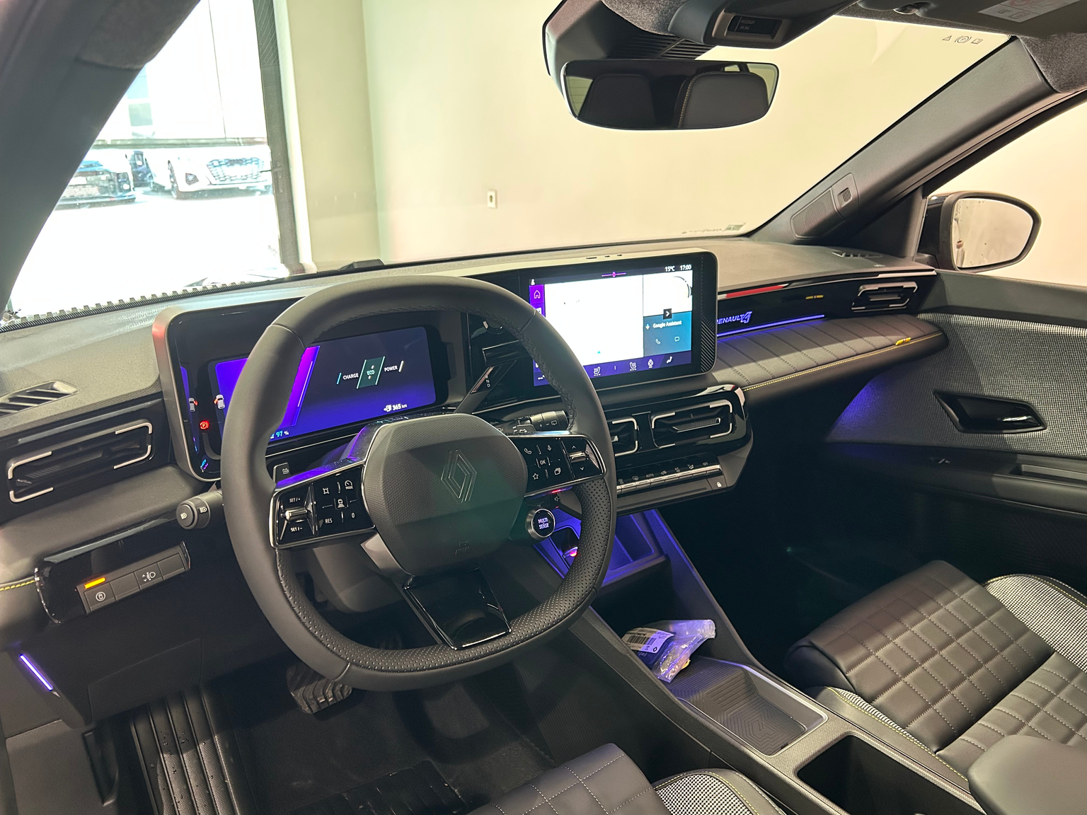 RENAULT R4 E-Tech Comfort Range 52 kWh Iconic