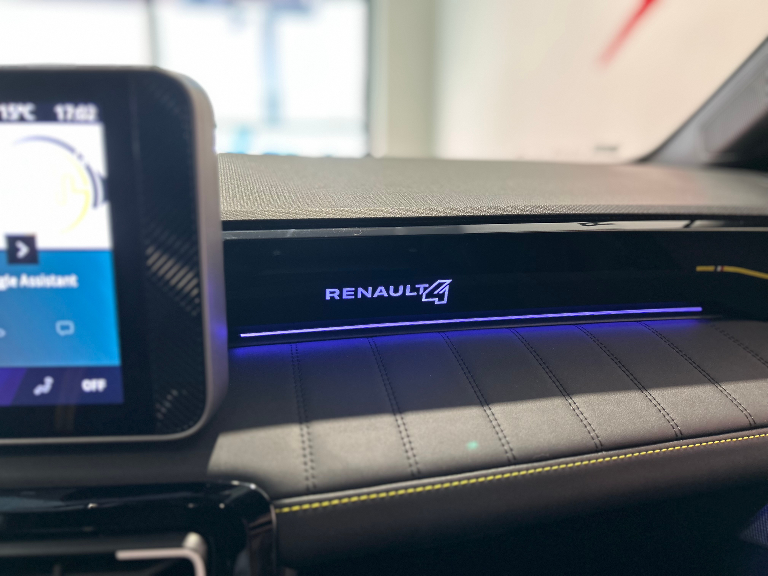 RENAULT R4 E-Tech Comfort Range 52 kWh Iconic
