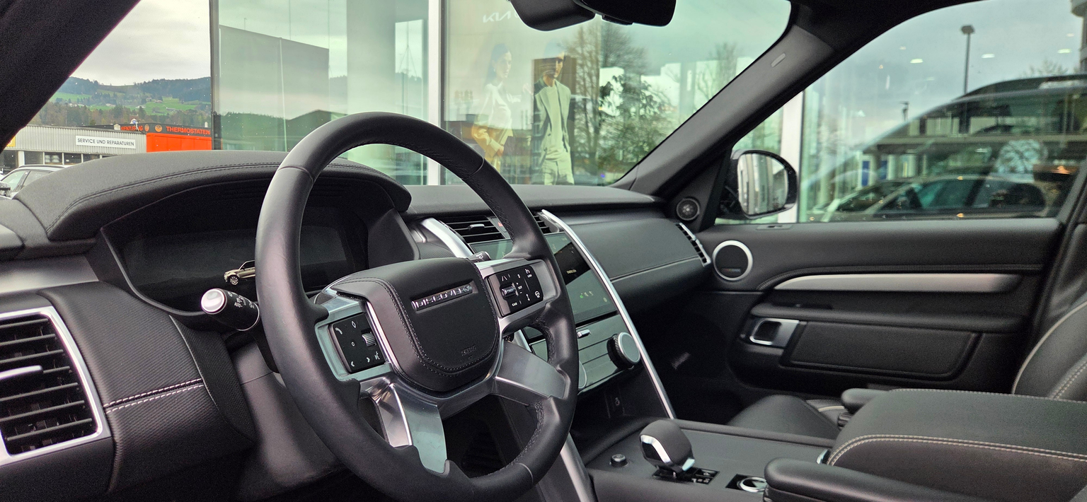 LAND ROVER Discovery 3.0D I6 300 R-Dynamic SE AWD Automatic