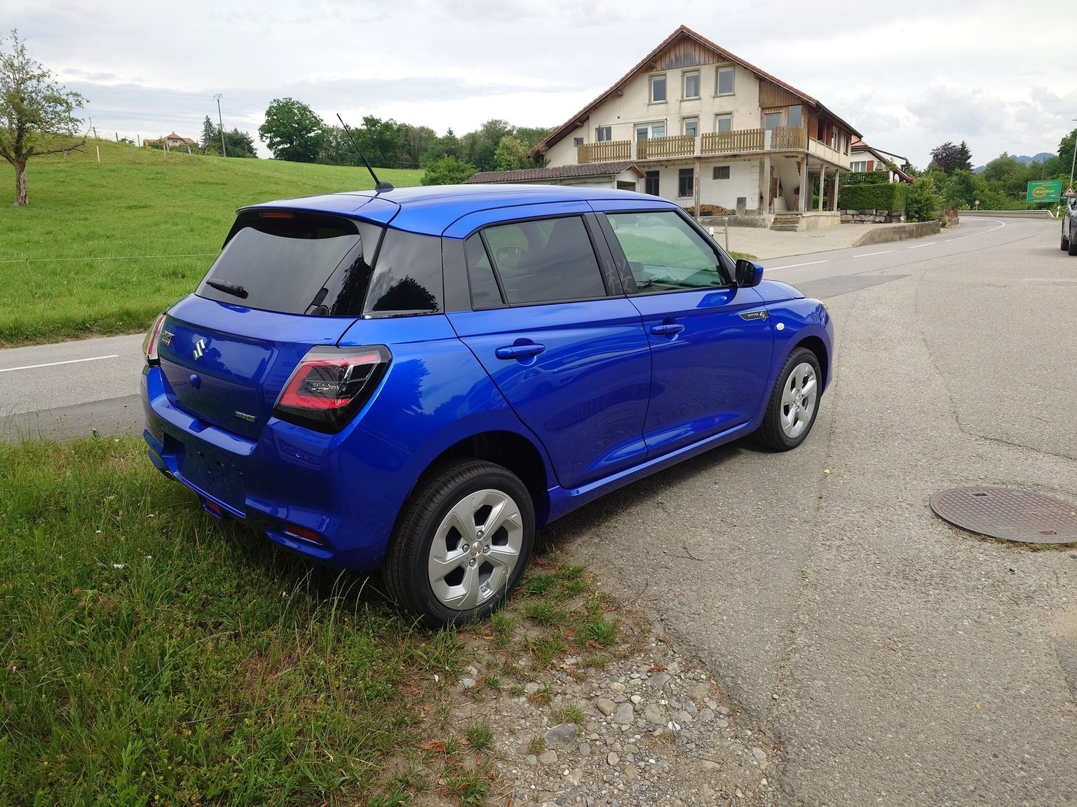 SUZUKI Swift 1.2 Sakura Hybrid 4x4