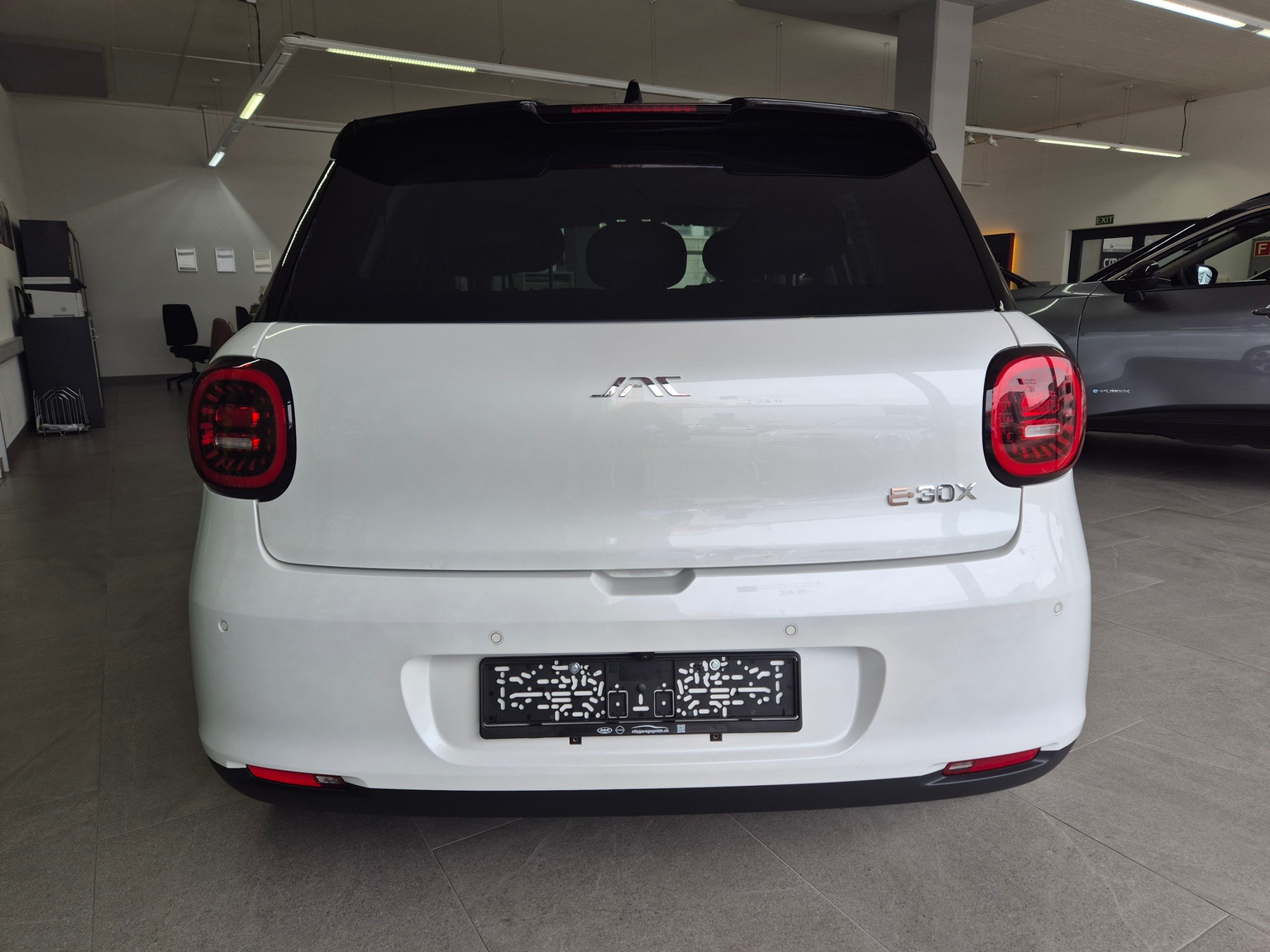JAC E30X 374 km