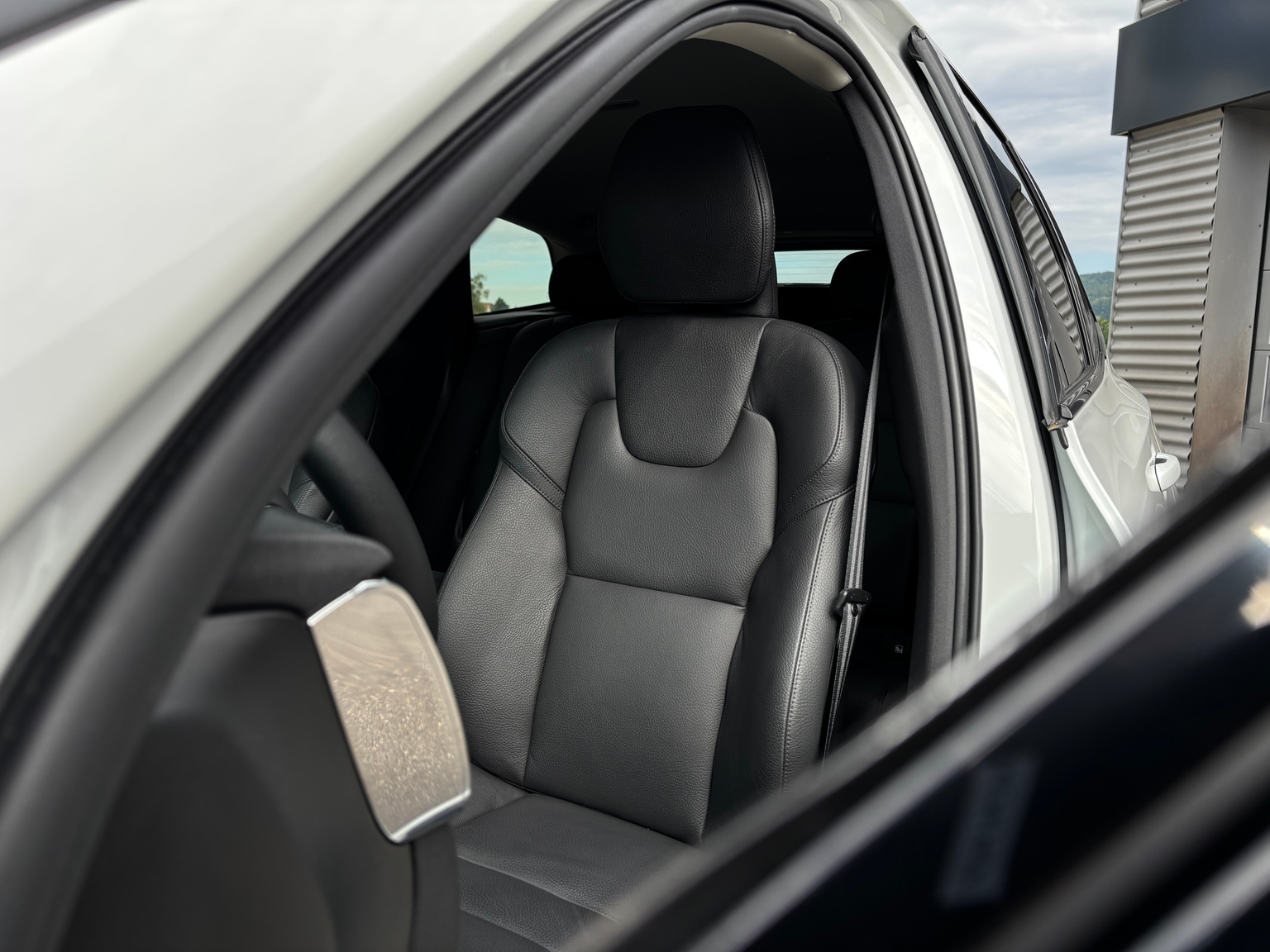 VOLVO XC60 2.0 B5 MH Plus Dark AWD