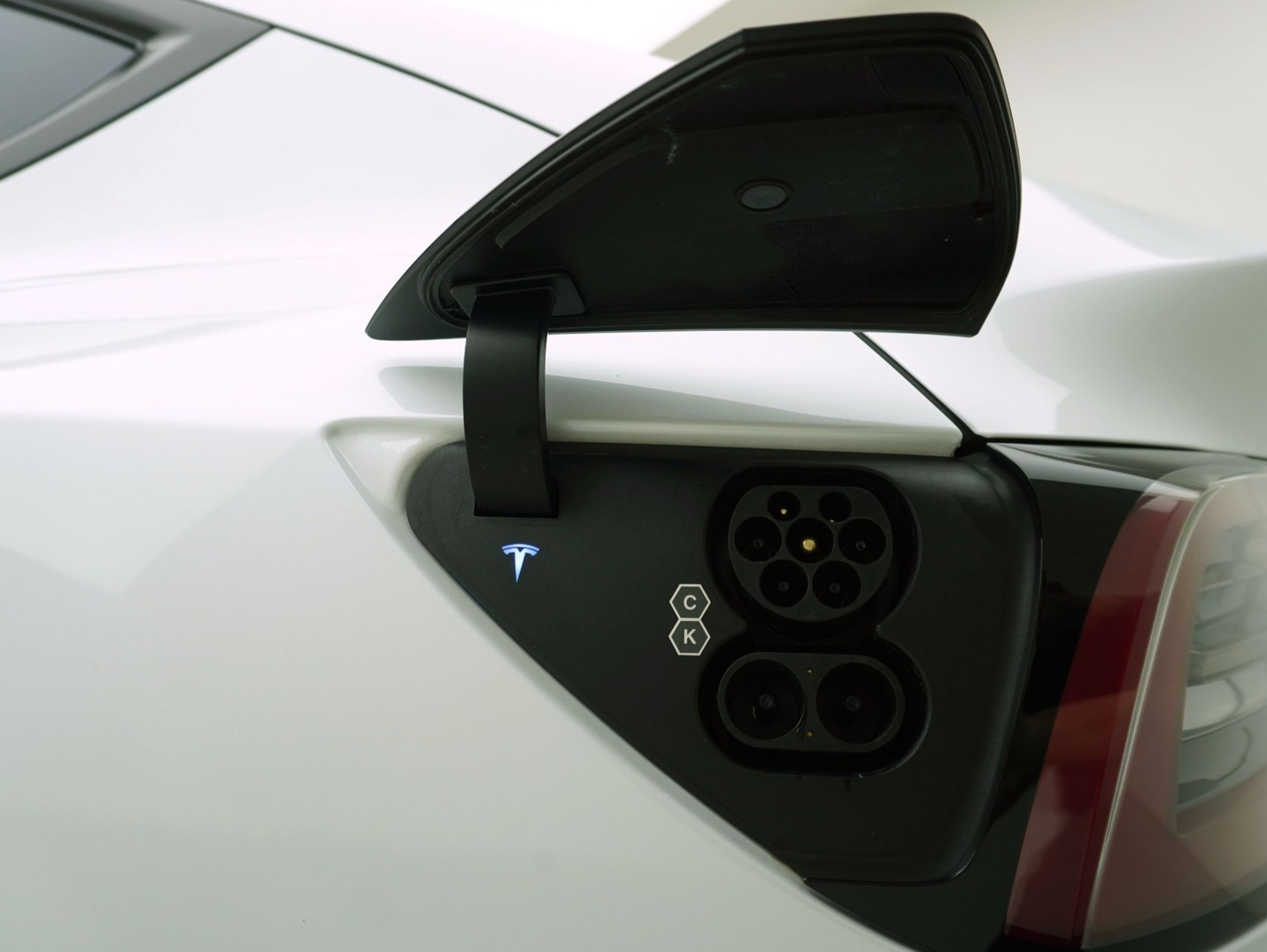 TESLA Model Y Long Range Dual AWD