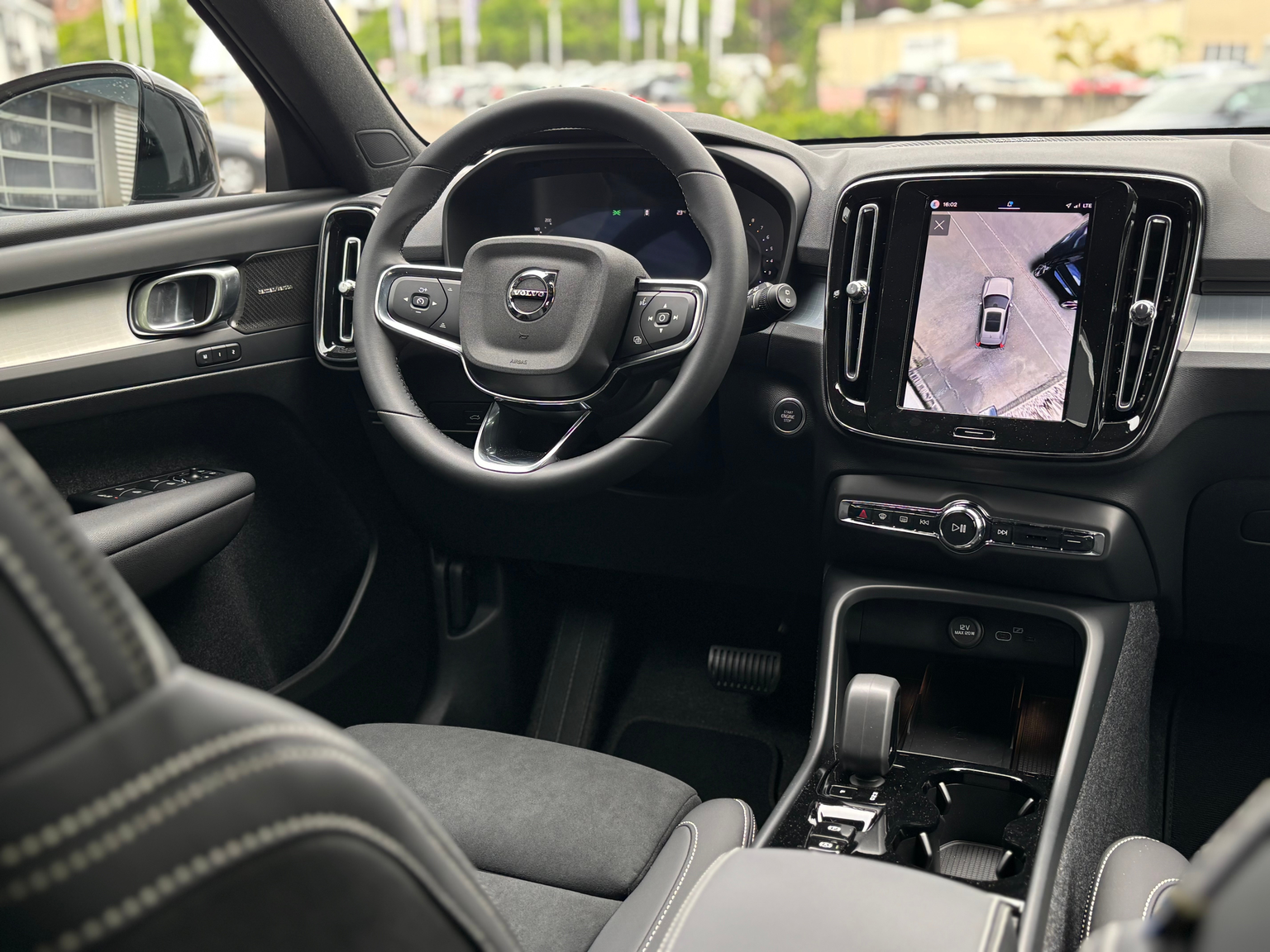VOLVO XC40 2.0 B4 MH Plus Dark