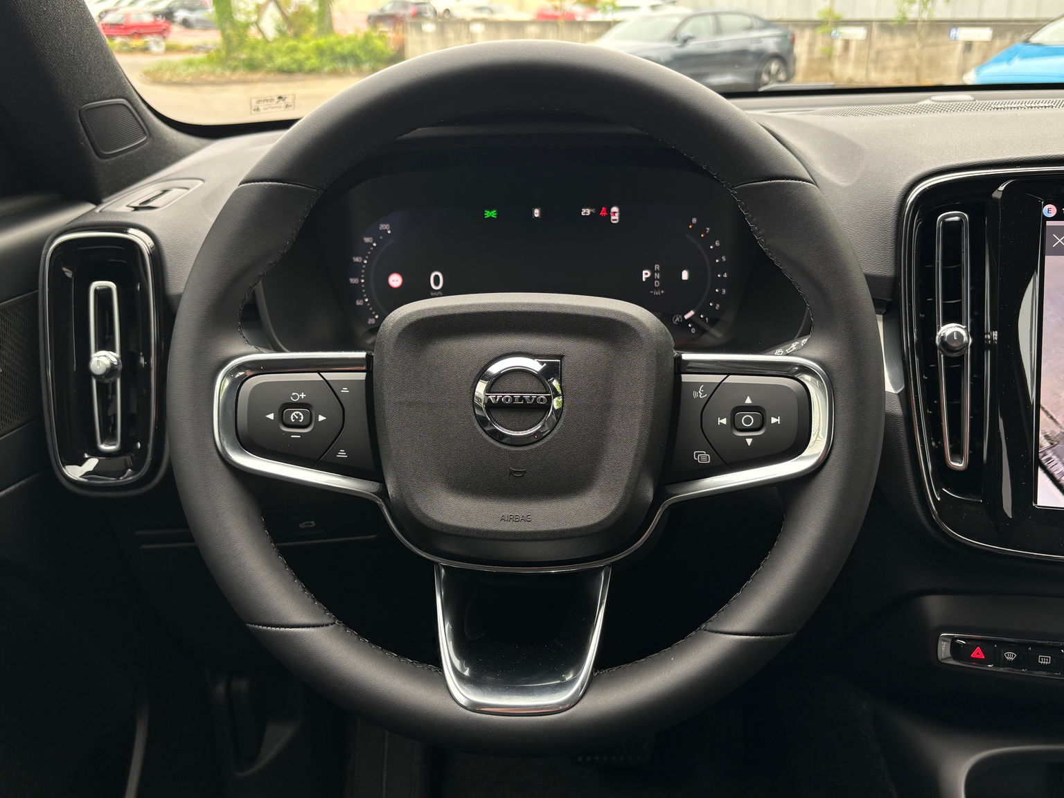 VOLVO XC40 2.0 B4 MH Plus Dark