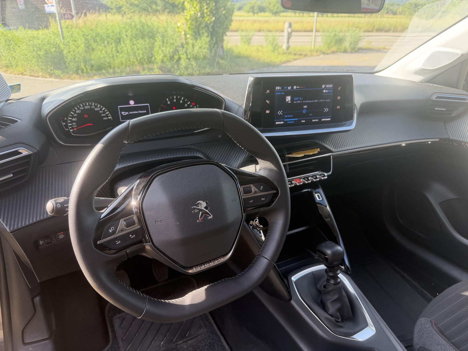 PEUGEOT 208