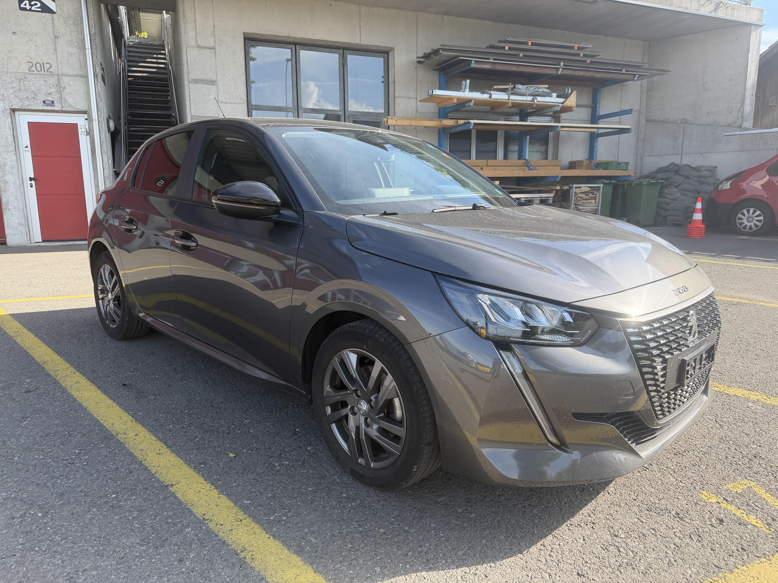 PEUGEOT 208