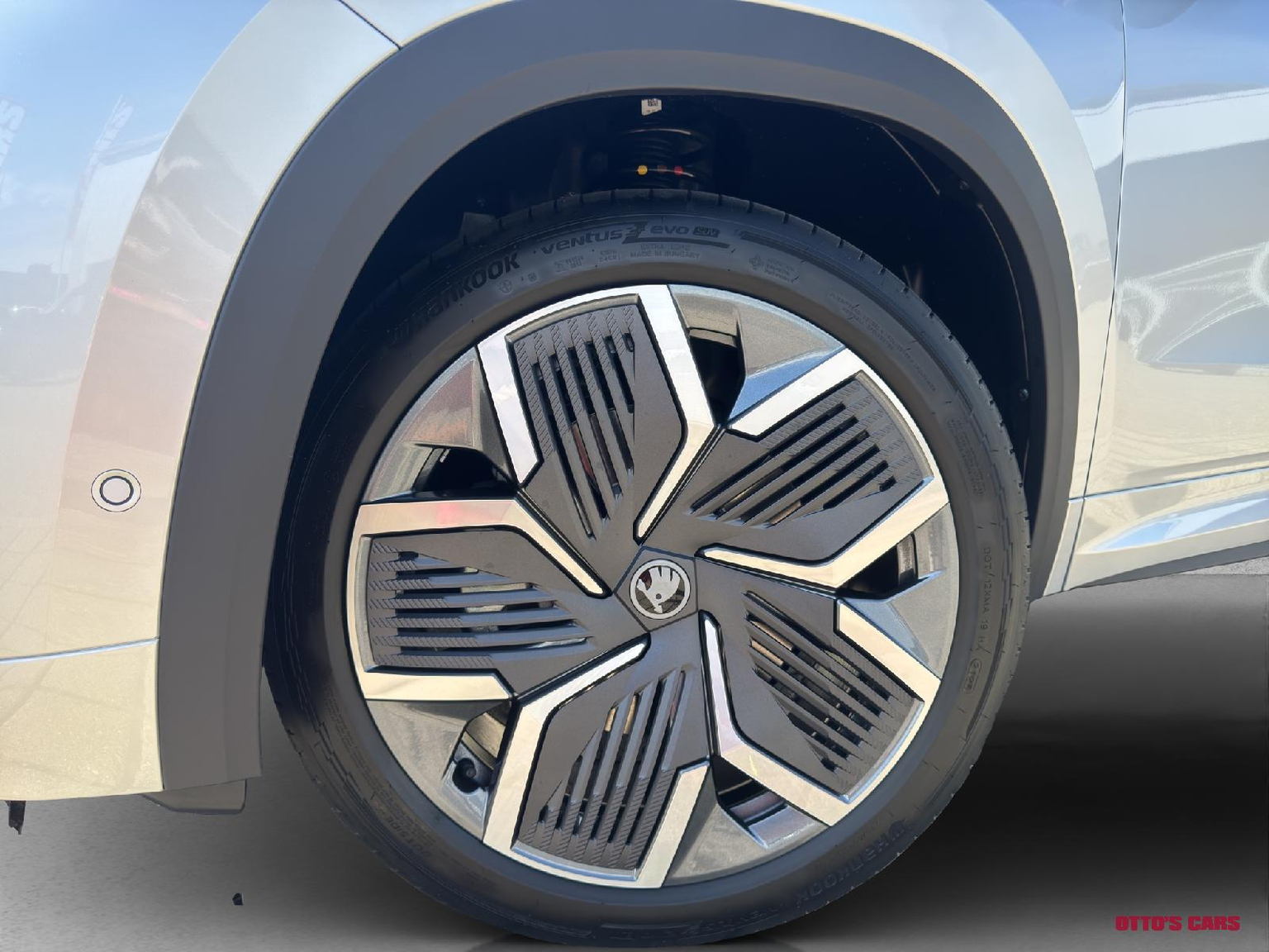 SKODA Kodiaq NEW 2.0 TDI SportLine 4x4 DSG *Standheizung*7Plätzer*Anhängevorrichtung*Panoramadach* 2025