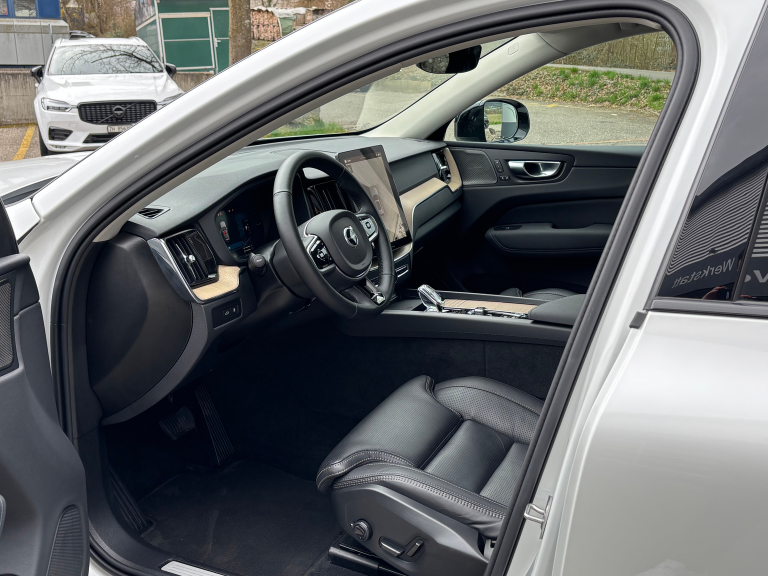VOLVO XC60 2.0 T8 TE Plus Dark eAWD