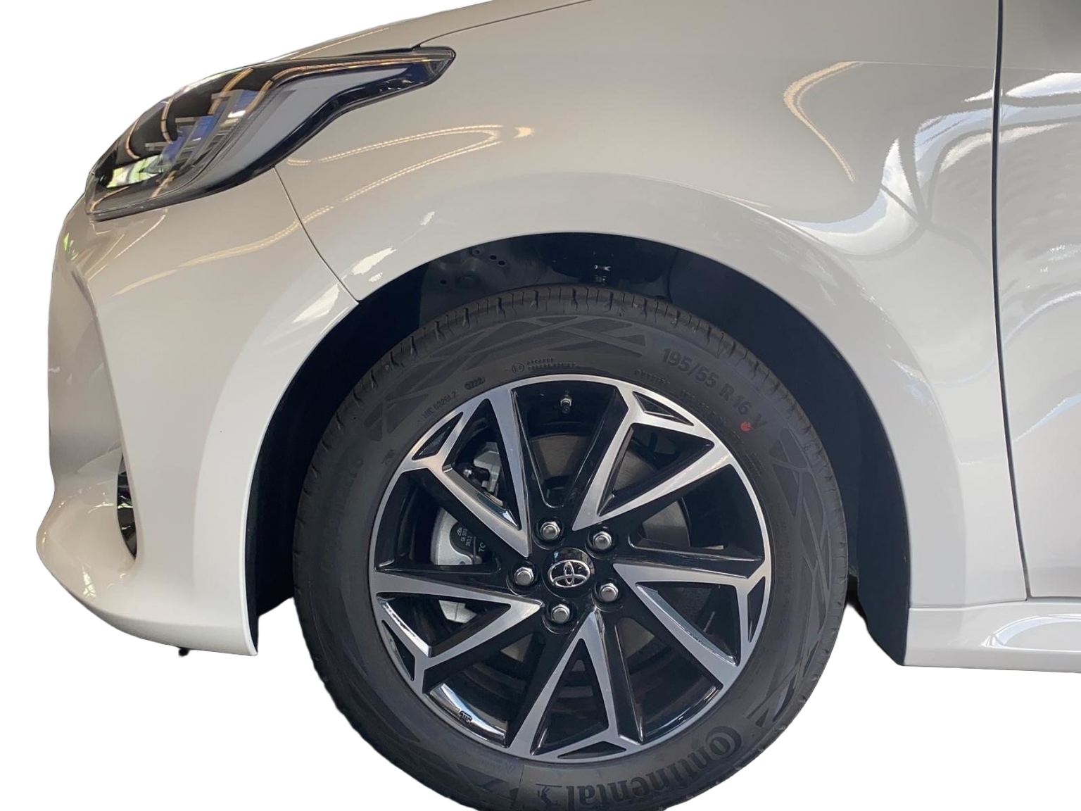 TOYOTA Yaris 1.5 VVT-i HSD Trend