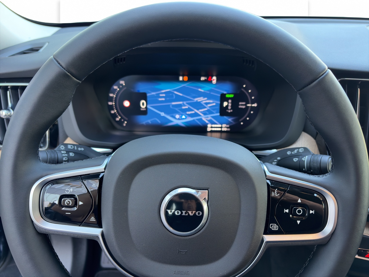 VOLVO XC60 2.0 T6 TE Plus Dark eAWD