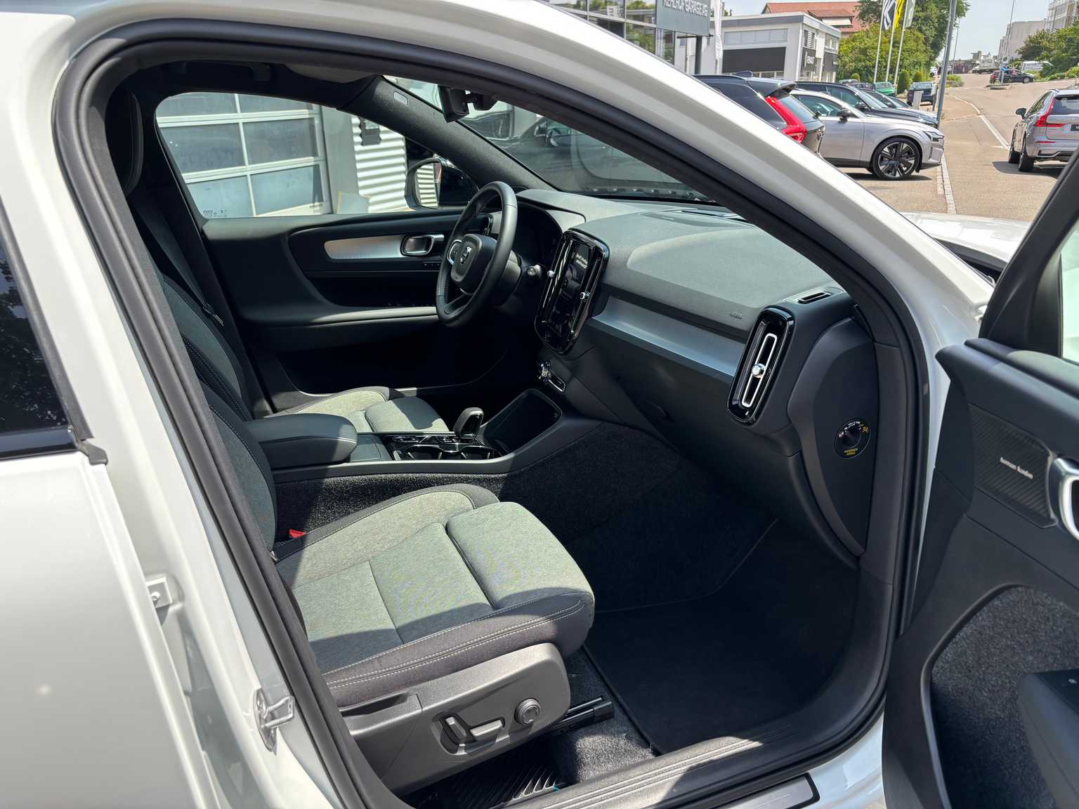 VOLVO XC40 2.0 B4 MH Plus Dark