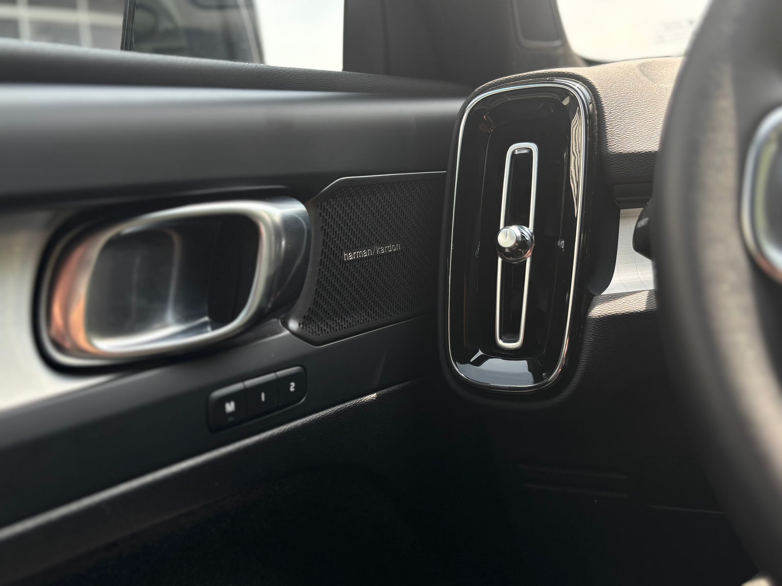 VOLVO XC40 2.0 B4 MH Plus Dark