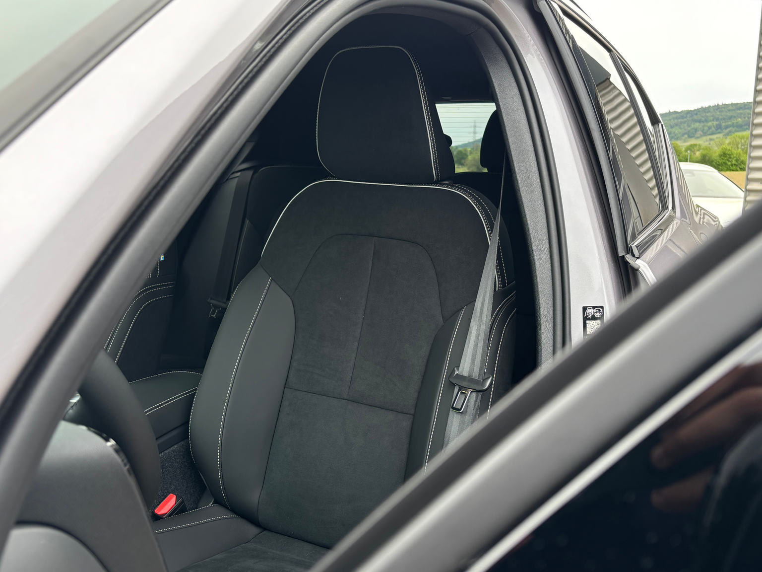 VOLVO XC40 2.0 B4 MH Plus Dark