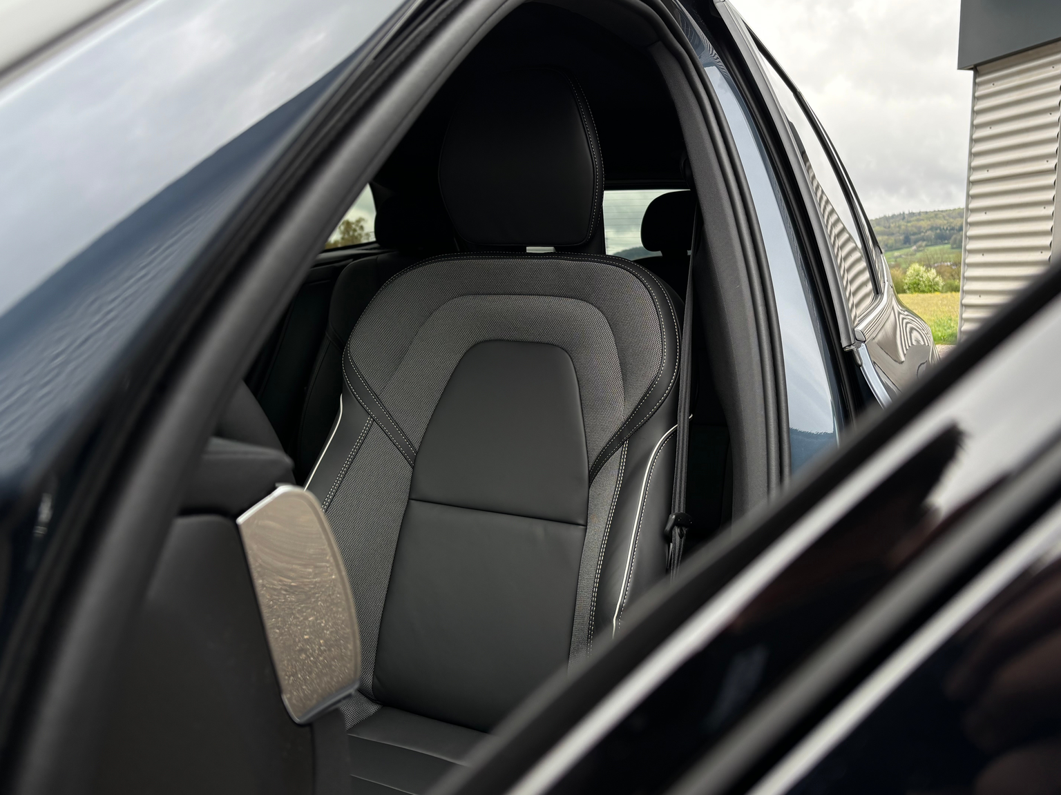 VOLVO XC60 2.0 B5 MH Black Edition AWD