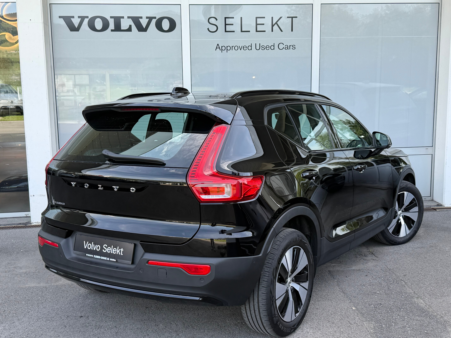 VOLVO XC40 B4 Benzin Mild Hybrid AWD Plus Dark DCT