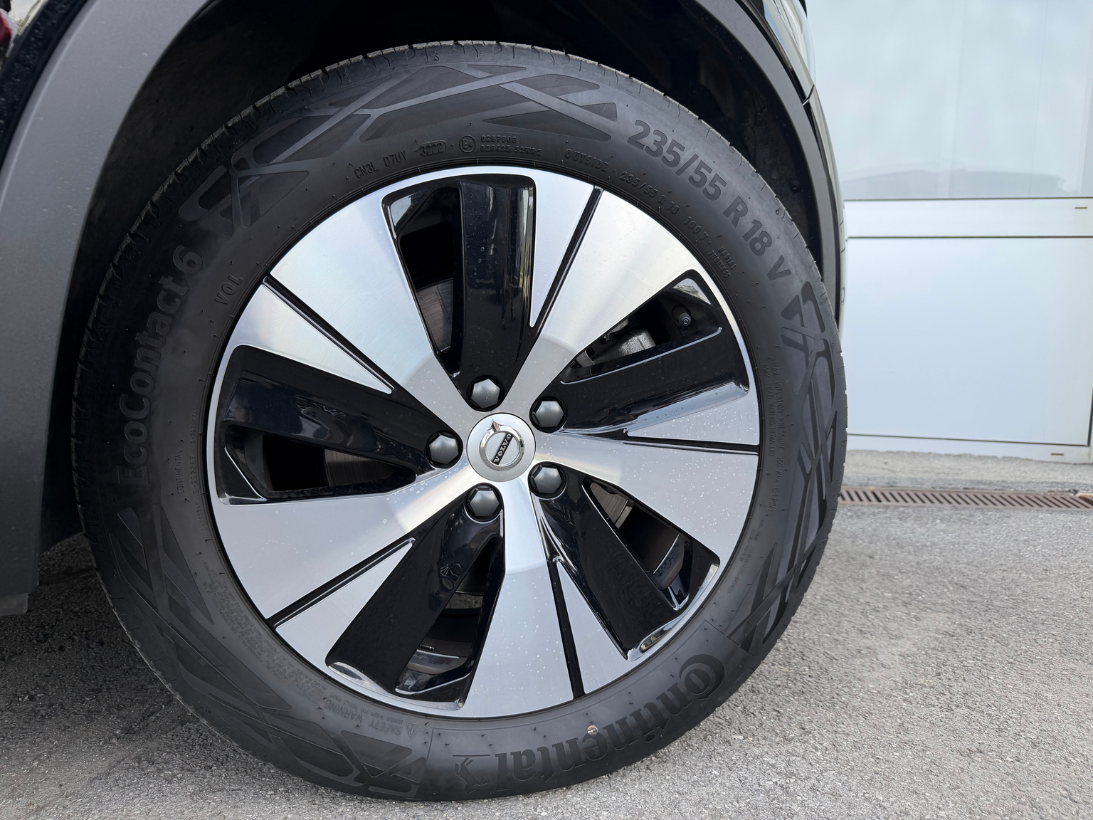 VOLVO XC40 B4 Benzin Mild Hybrid AWD Plus Dark DCT