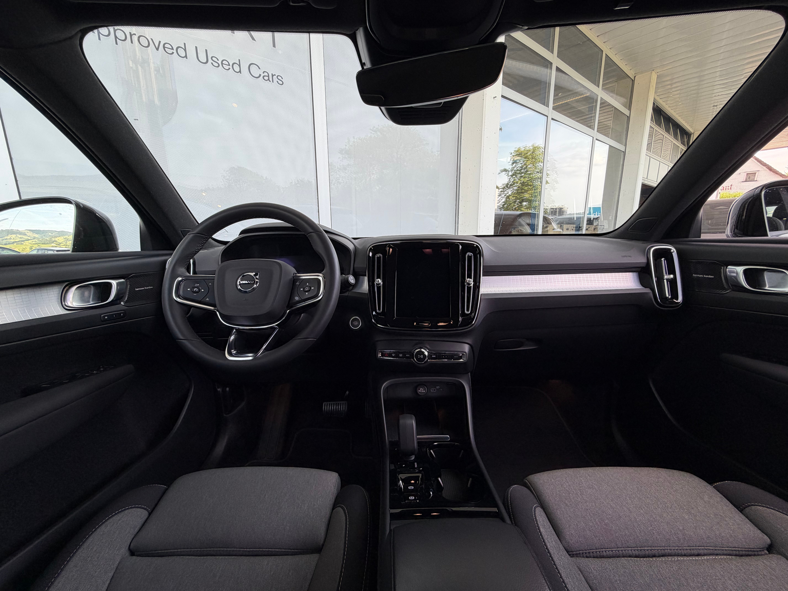 VOLVO XC40 B4 Benzin Mild Hybrid AWD Plus Dark DCT