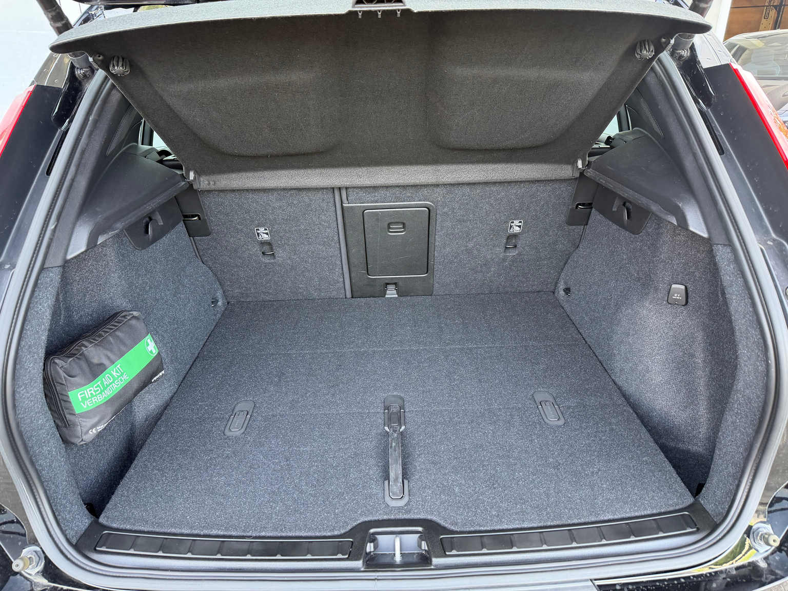 VOLVO XC40 B4 Benzin Mild Hybrid AWD Plus Dark DCT
