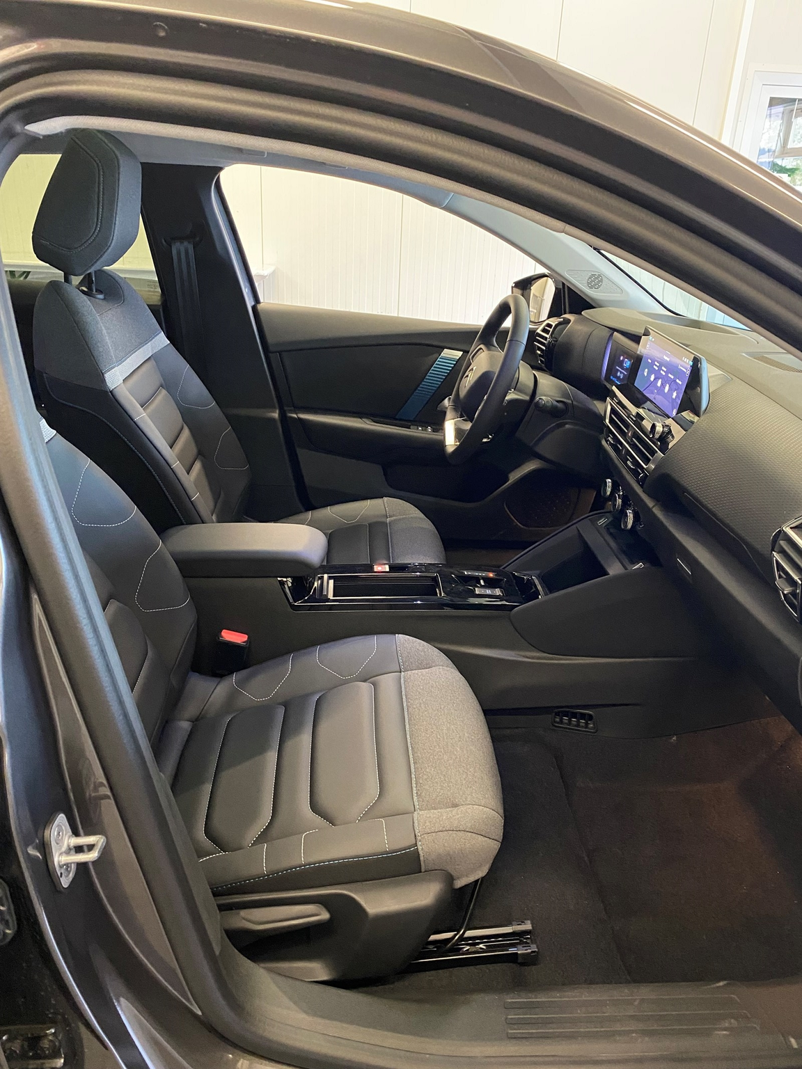 CITROEN C4 X 100 kW Shine