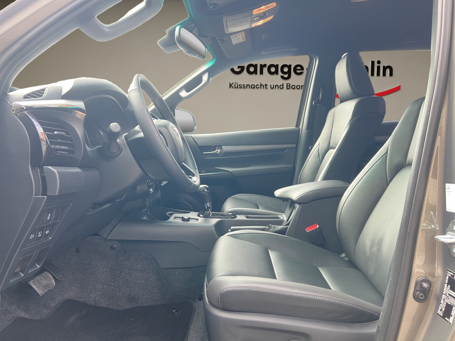 TOYOTA Hilux Double Cab.-Pick-up 2.8 D-4D 204 Invincible MHE