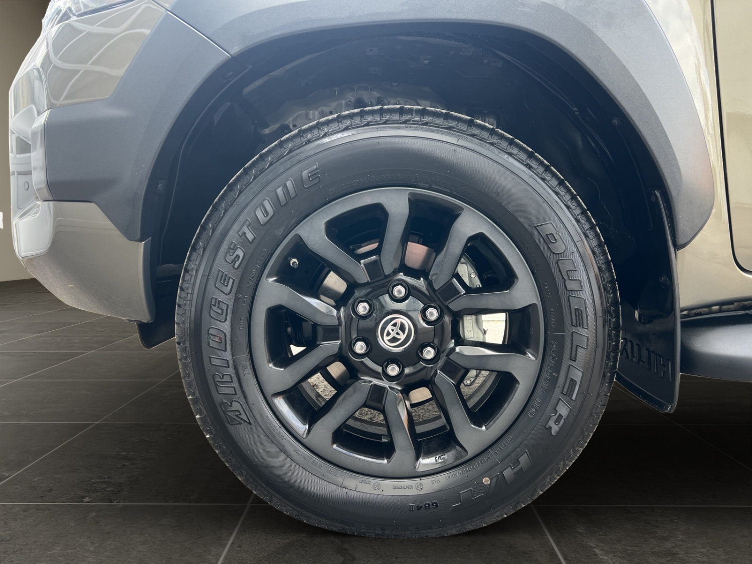 TOYOTA Hilux Double Cab.-Pick-up 2.8 D-4D 204 Invincible MHE