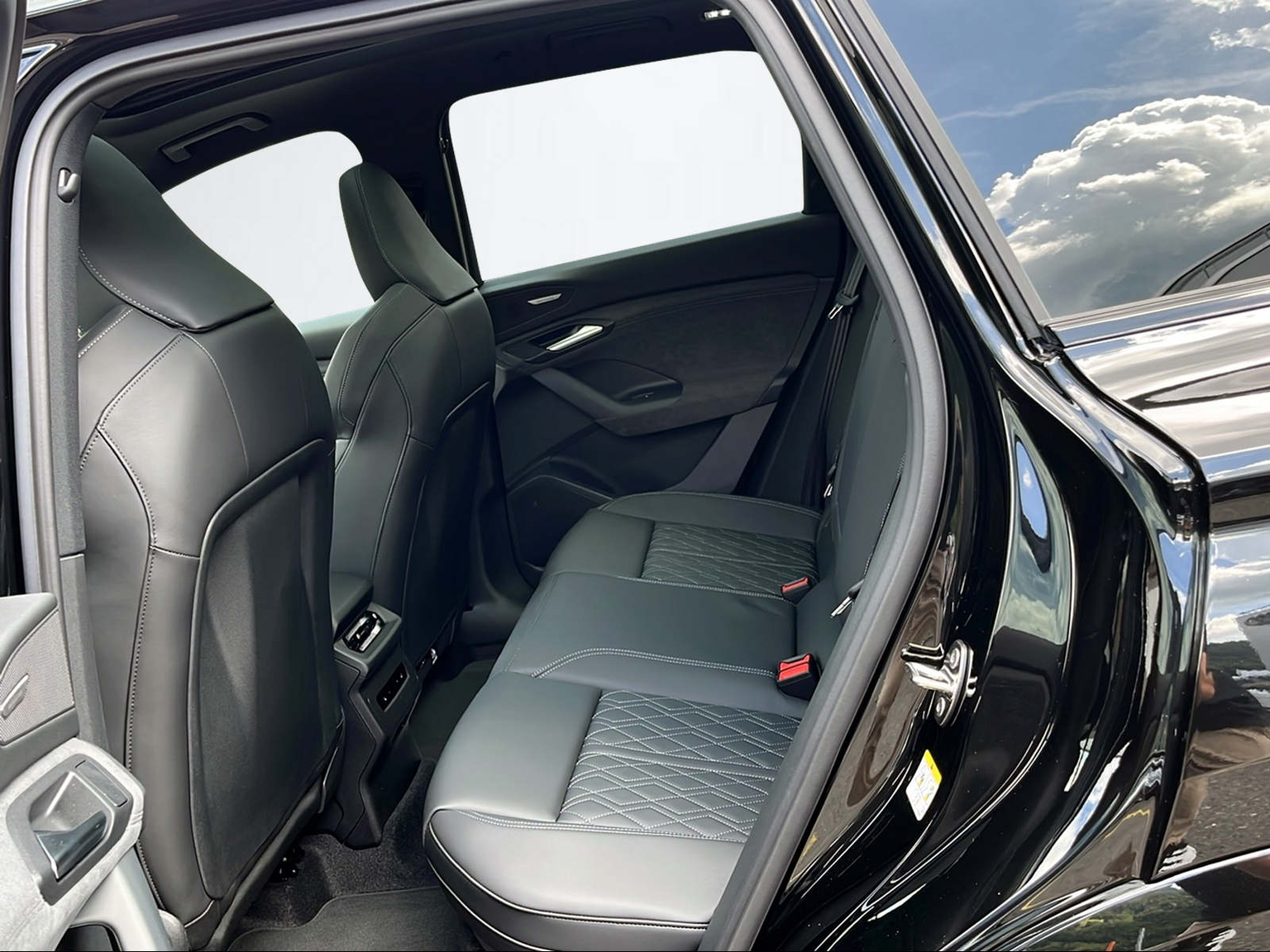 AUDI Q6 SUV e-tron quattro 428PS/315kW BEV elektrisch