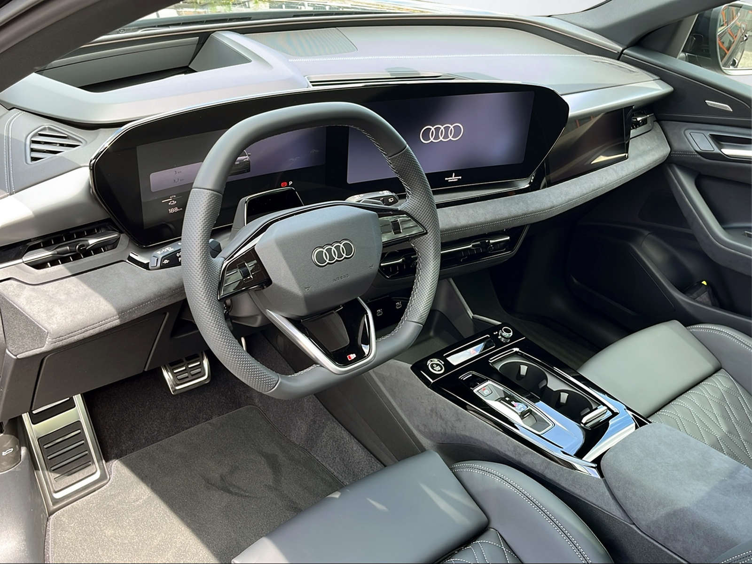 AUDI Q6 SUV e-tron quattro 428PS/315kW BEV elektrisch