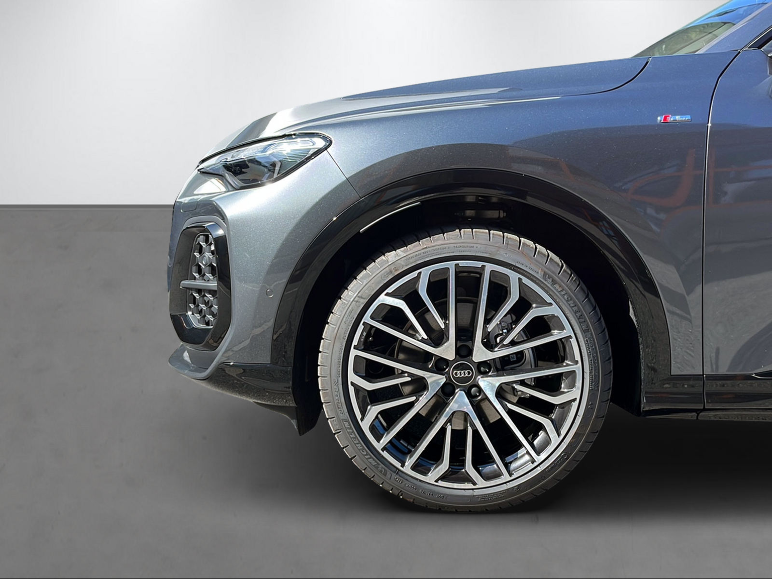 AUDI Q5 SUV TFSI quat. 150 kW S t. 2000ccm 204PS/150kW 4 Zylinder TFSI Benzin / mHEV